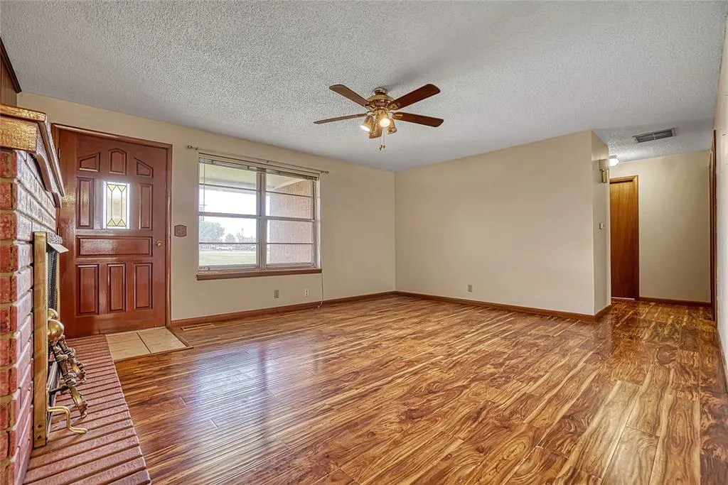 Photo 6 — 2724 S Chapman Road, Clinton, OK 73601