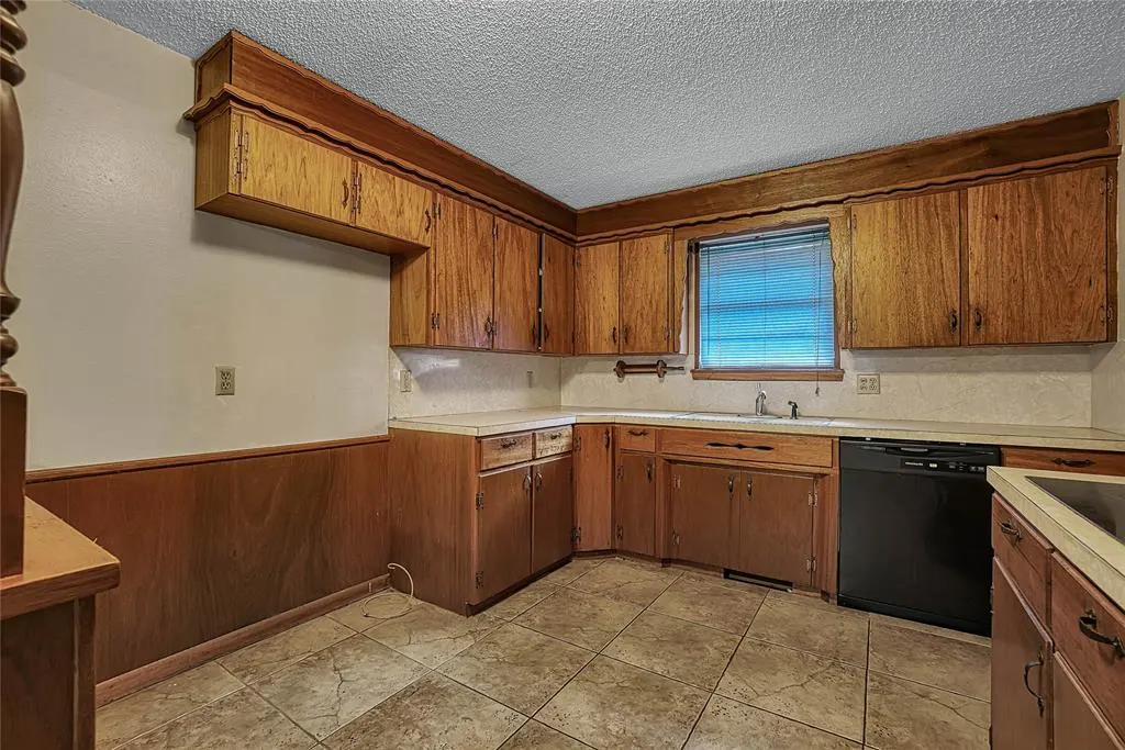 Photo 9 — 2724 S Chapman Road, Clinton, OK 73601