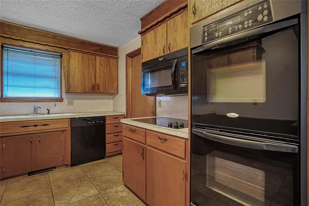 Photo 10 — 2724 S Chapman Road, Clinton, OK 73601