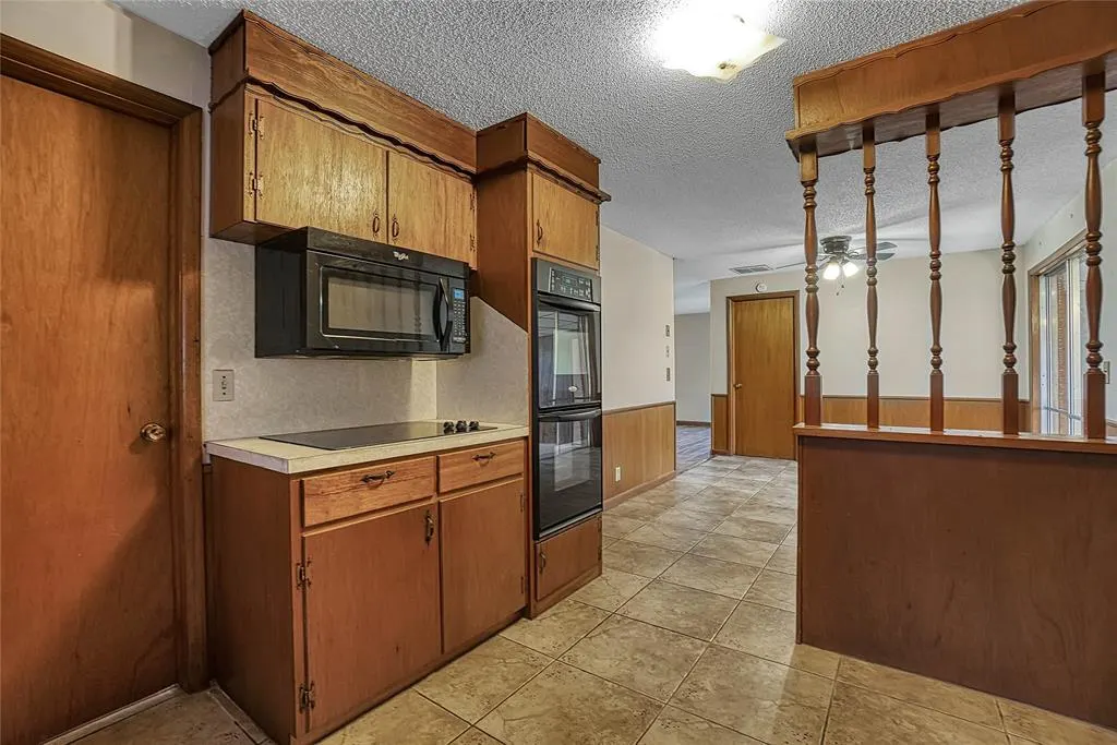 Photo 12 — 2724 S Chapman Road, Clinton, OK 73601
