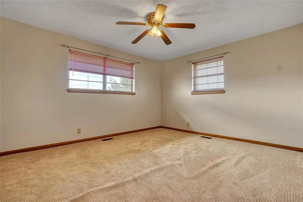 Photo 15 — 2724 S Chapman Road, Clinton, OK 73601