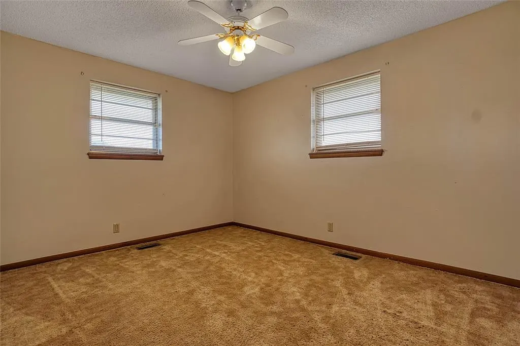 Photo 19 — 2724 S Chapman Road, Clinton, OK 73601