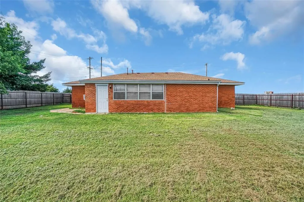 Photo 31 — 2724 S Chapman Road, Clinton, OK 73601