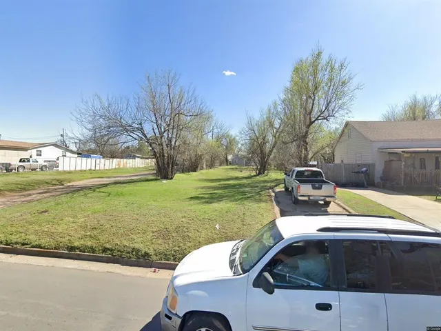 Front exterior — 3320 SW 25th Street, Oklahoma City, OK 73108