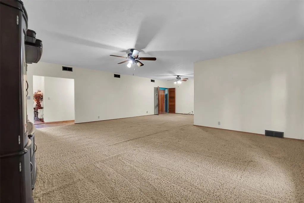 Photo 4 — 315 W 6th Street, Cordell, OK 73632