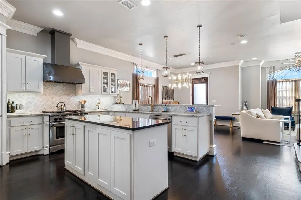Photo 19 — 423 NE 1st Street, Oklahoma City, OK 73104