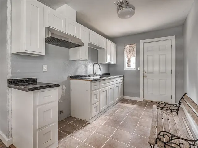 Photo 8 — 3220 SW 48th Street, Oklahoma City, OK 73119