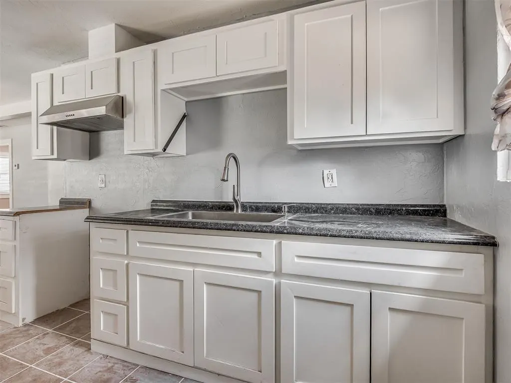 Photo 11 — 3220 SW 48th Street, Oklahoma City, OK 73119
