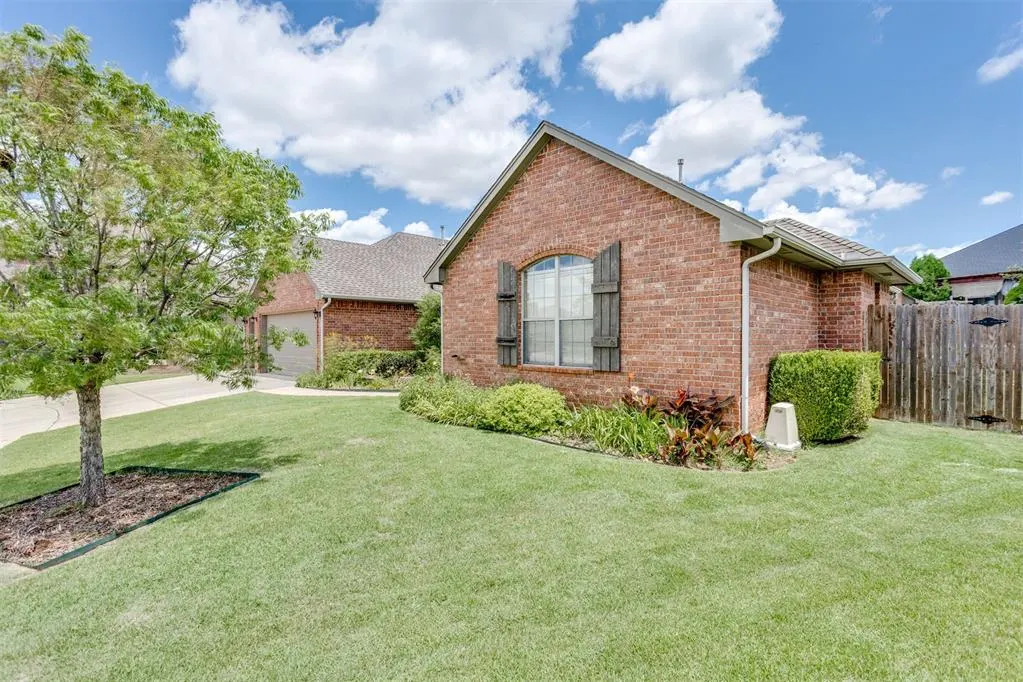 Photo 6 — 3000 Hampshire Lane, Oklahoma City, OK 73179