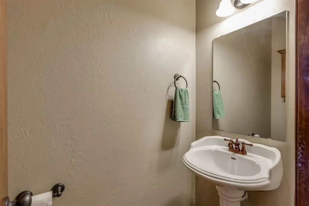 Photo 14 — 3000 Hampshire Lane, Oklahoma City, OK 73179