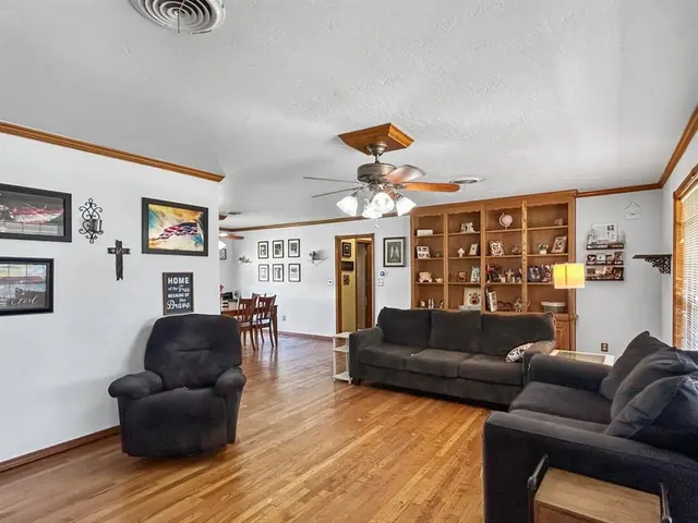 Photo 5 — 521 E Broadway Street, Lexington, OK 73051