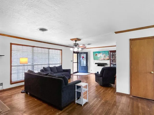 Photo 7 — 521 E Broadway Street, Lexington, OK 73051