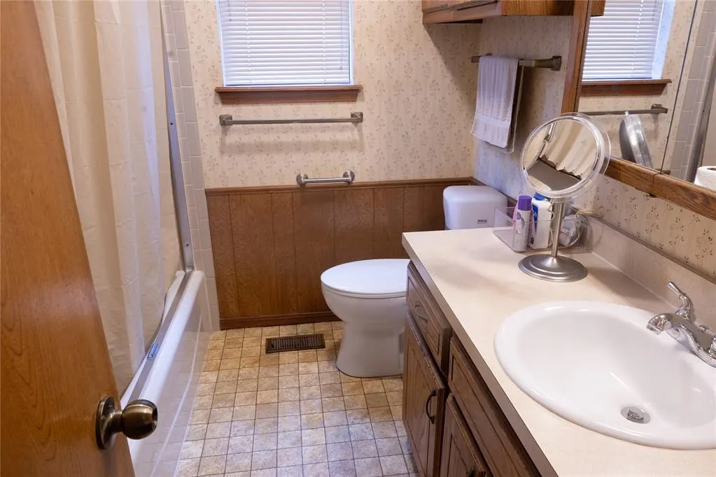 Photo 8 — 5712 NW 42nd Terrace, Warr Acres, OK 73122