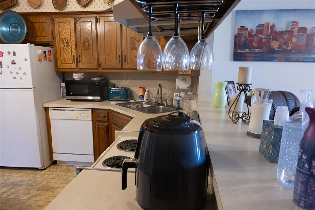 Photo 5 — 5712 NW 42nd Terrace, Warr Acres, OK 73122