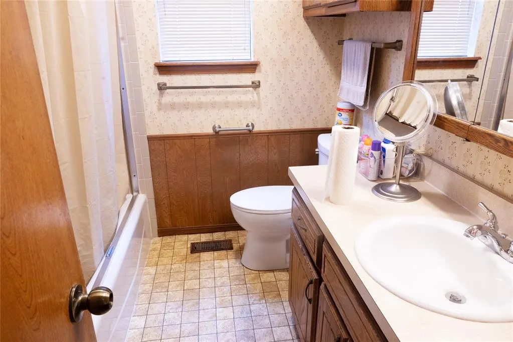 Photo 10 — 5712 NW 42nd Terrace, Warr Acres, OK 73122