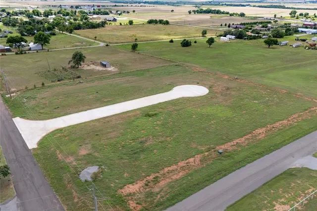Photo 4 — 700 N 12th Street Lot2, Thomas, OK 73669