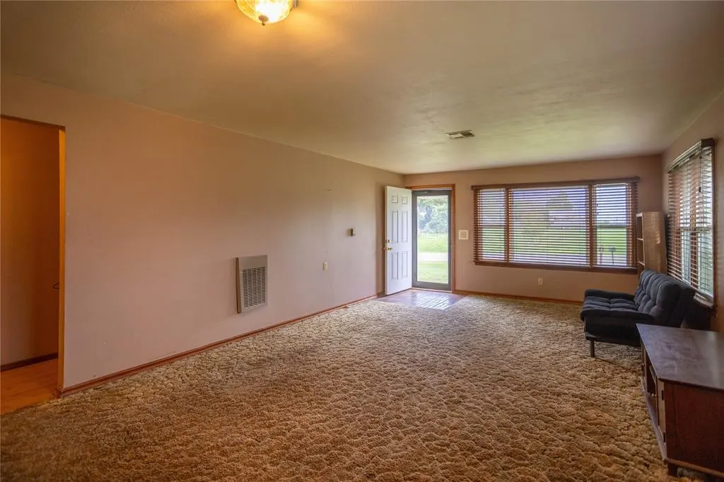Photo 6 — 423 N Missouri Street, Thomas, OK 73669