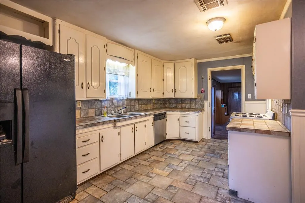 Photo 7 — 423 N Missouri Street, Thomas, OK 73669
