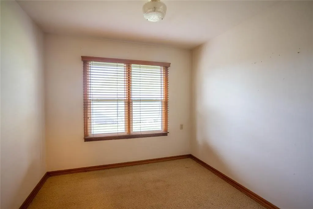 Photo 14 — 423 N Missouri Street, Thomas, OK 73669