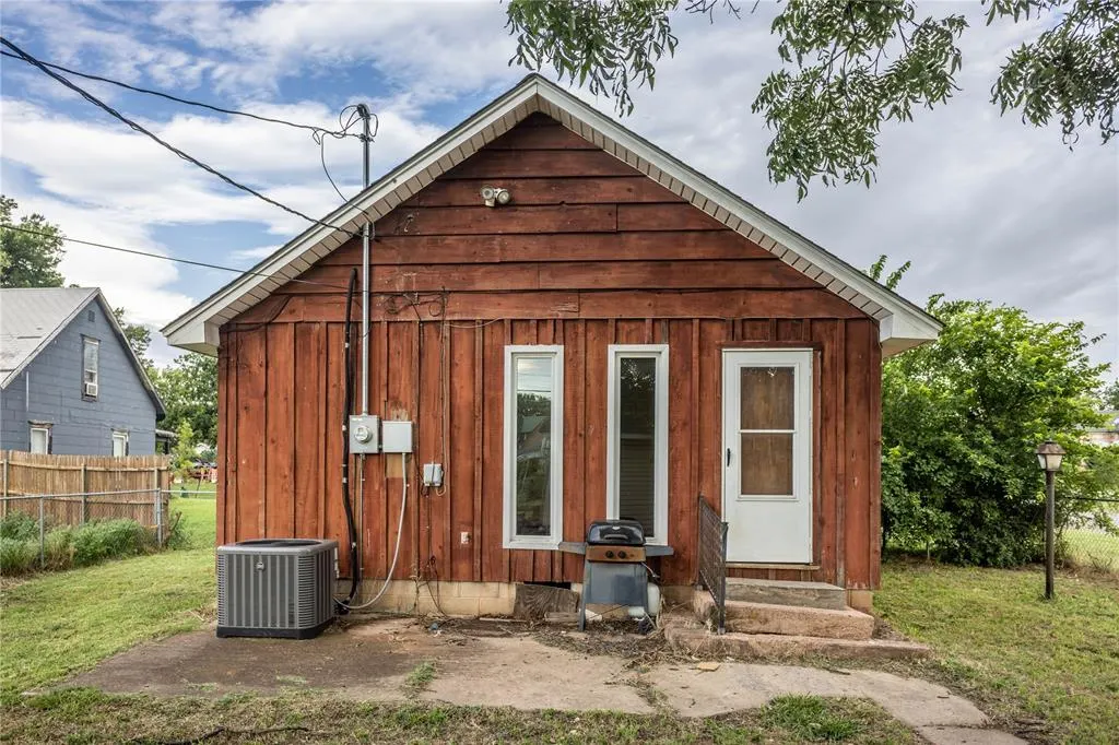 Photo 21 — 423 N Missouri Street, Thomas, OK 73669