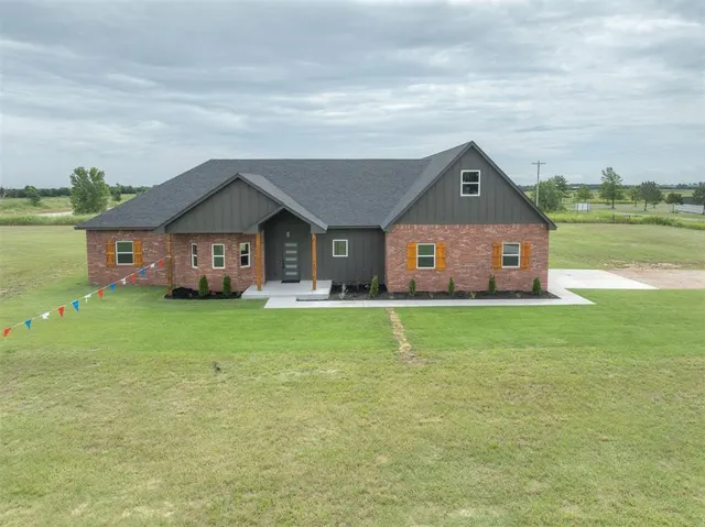 Front exterior — 7990 N Sanderson Terrace, Crescent, OK 73028