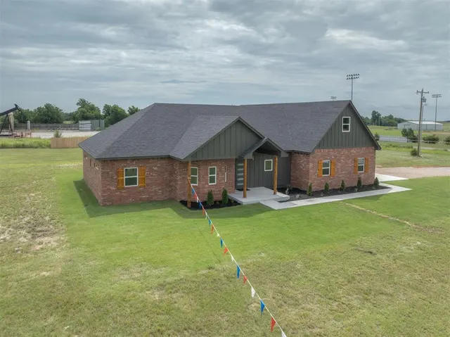 Photo 5 — 7990 N Sanderson Terrace, Crescent, OK 73028