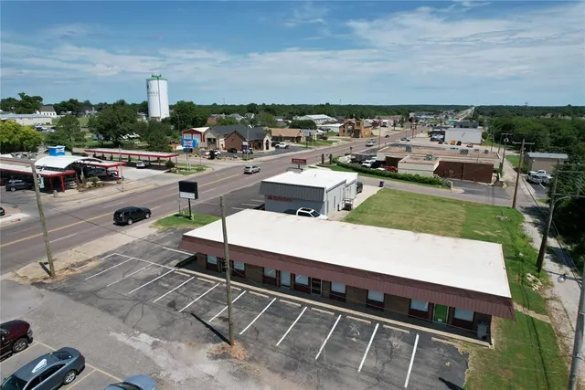 Photo 3 — 524 N Milt Phillips Avenue, Seminole, OK 74868