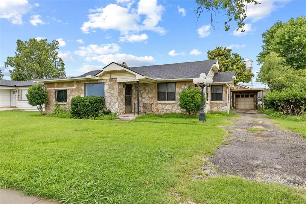 Front exterior — 504 W Oklahoma, Okarche, OK 73762