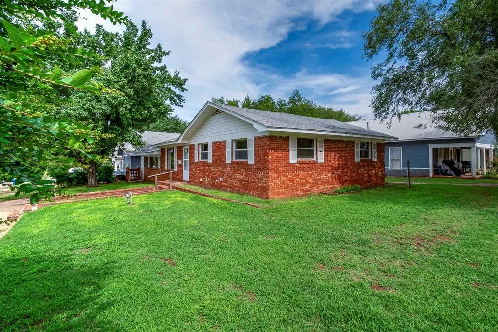 Photo 2 — 420 E 12th Street, Chandler, OK 74834