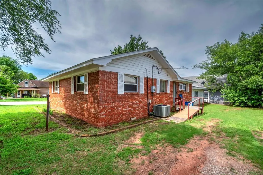 Photo 4 — 420 E 12th Street, Chandler, OK 74834