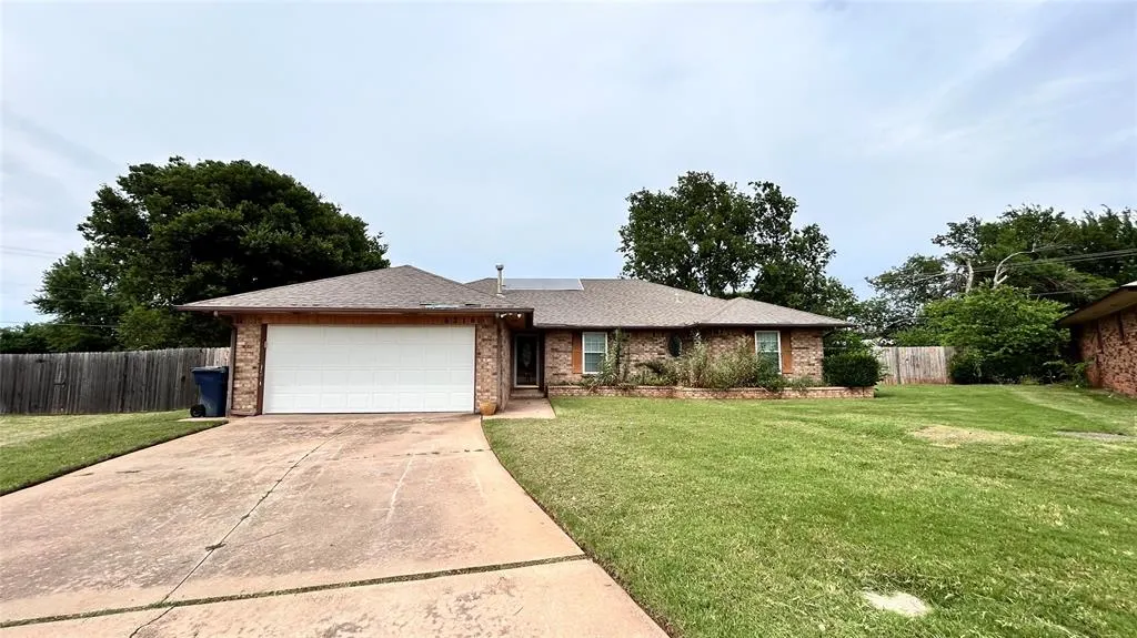 Photo 2 — 6216 Cloverlawn Court, Oklahoma City, OK 73135
