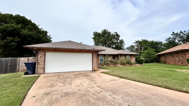 Photo 4 — 6216 Cloverlawn Court, Oklahoma City, OK 73135