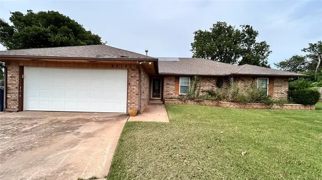 Photo 5 — 6216 Cloverlawn Court, Oklahoma City, OK 73135