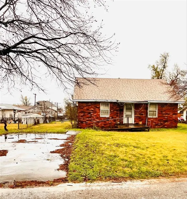 Photo 2 — 409 W 3rd Street, Watonga, OK 73772