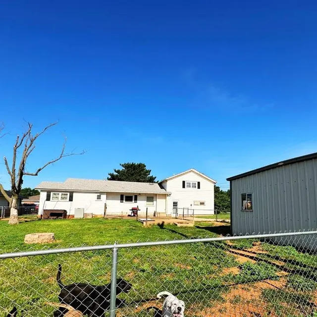 Photo 8 — 701 S 18th Street, Clinton, OK 73601