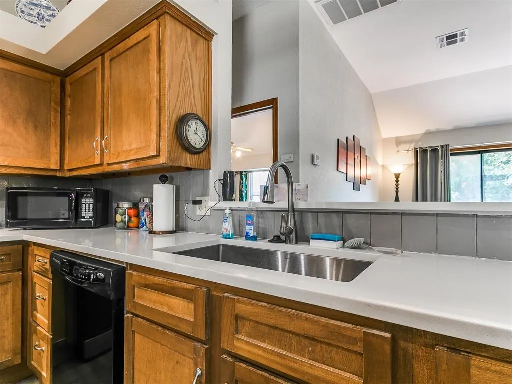 Photo 16 — 12504 Covey Creek Drive, Oklahoma City, OK 73142