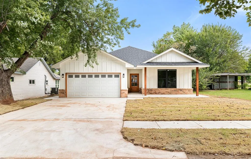 Front exterior — 203 W Holly Street, Tuttle, OK 73089