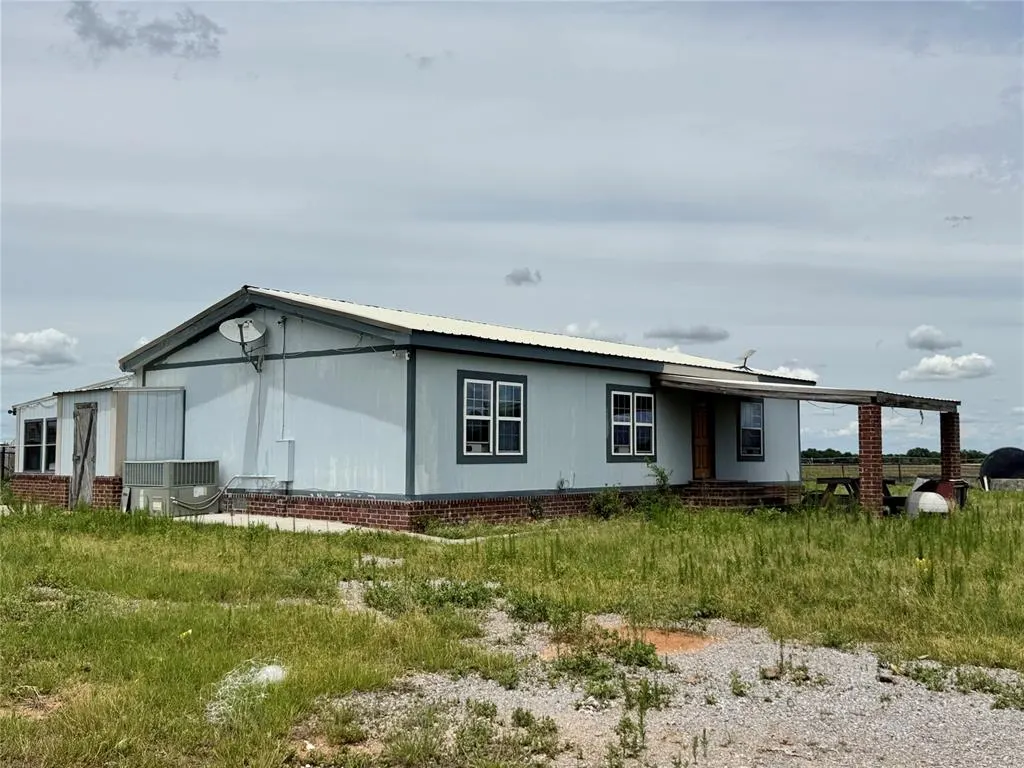 Front exterior — 17871 E 1200 Road, Erick, OK 73645