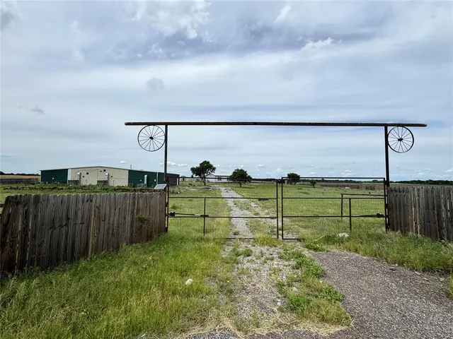 Photo 3 — 17871 E 1200 Road, Erick, OK 73645