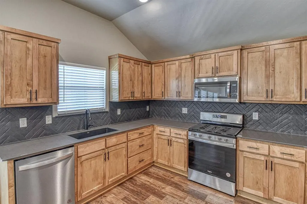 Photo 13 — 3733 Alta Vista Drive, Norman, OK 73069