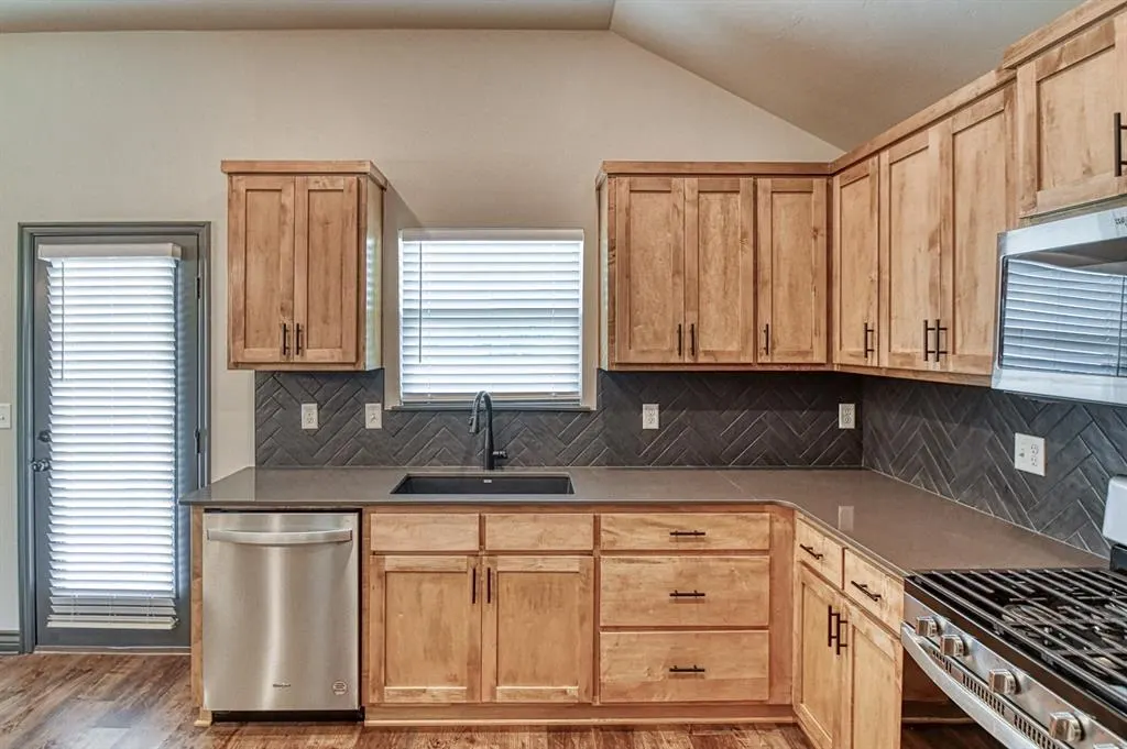Photo 14 — 3733 Alta Vista Drive, Norman, OK 73069