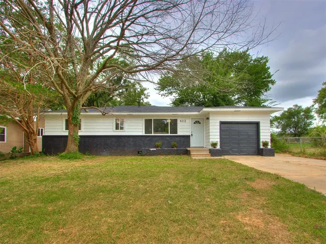 Front exterior — 422 N Tenbrook Avenue, Shawnee, OK 74801