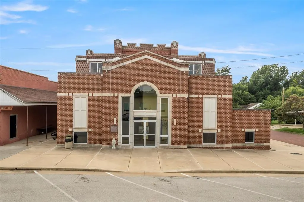 Photo 2 — 117 W Grand Avenue, Tonkawa, OK 74653