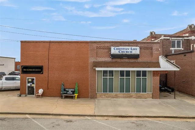 Photo 3 — 117 W Grand Avenue, Tonkawa, OK 74653