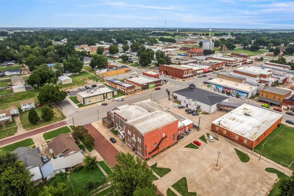 Photo 46 — 117 W Grand Avenue, Tonkawa, OK 74653