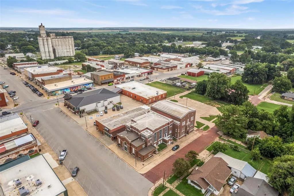 Photo 47 — 117 W Grand Avenue, Tonkawa, OK 74653