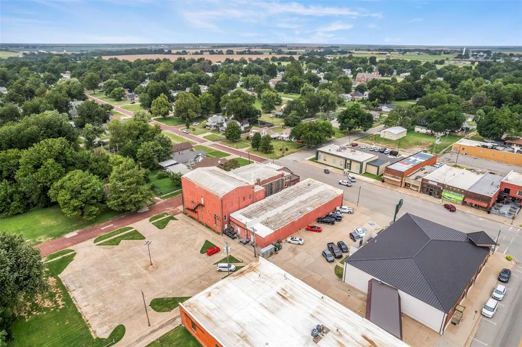 Photo 48 — 117 W Grand Avenue, Tonkawa, OK 74653