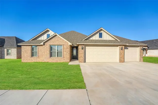 Front exterior — 2121 Longhorn Trail, Altus, OK 73521