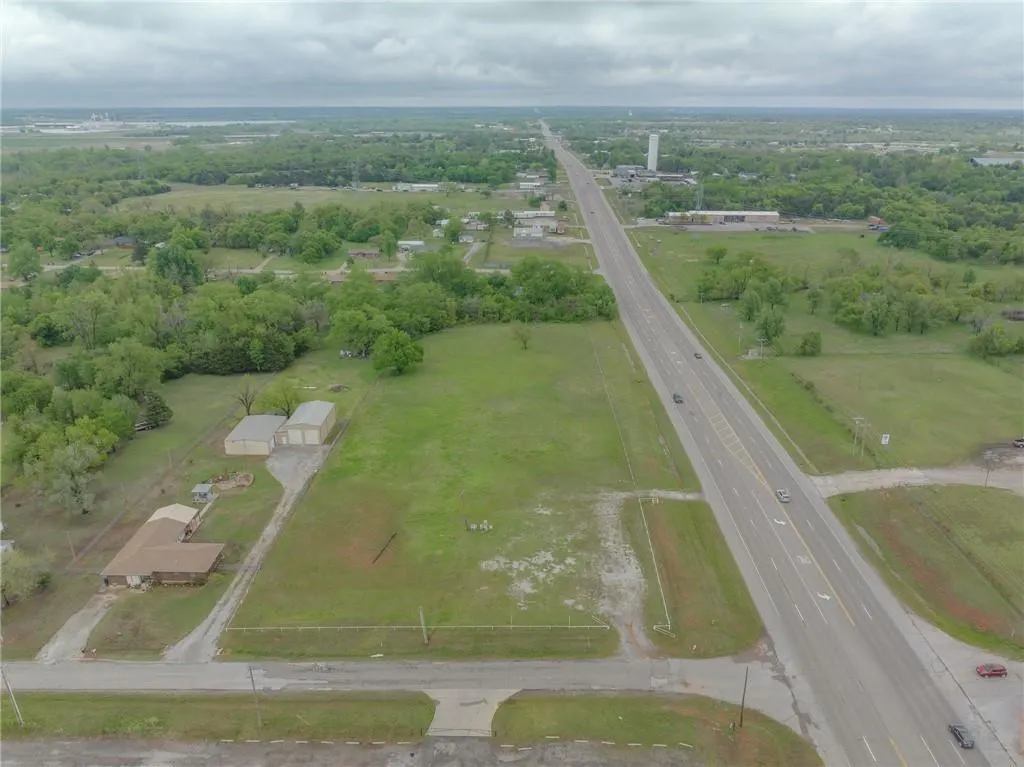 Photo 3 — 18001 NE 23rd Street, Harrah, OK 73045