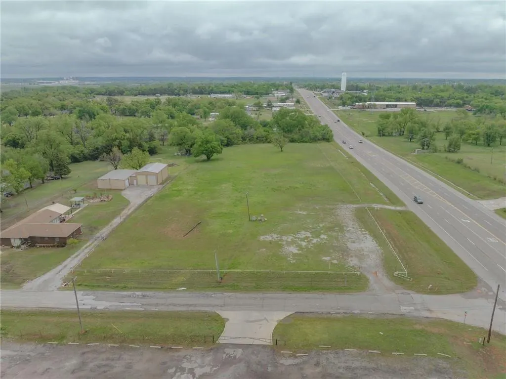 Photo 5 — 18001 NE 23rd Street, Harrah, OK 73045
